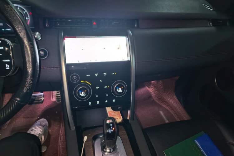 Used Land Rover Discovery Sport 2021 249 PS R-Dynamic S Performance Edition Audio And AC Panel