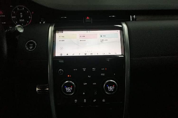 Used Land Rover Discovery Sport 2021 249 PS R-Dynamic SE Performance Tech Edition 5 Seats Audio And AC Panel