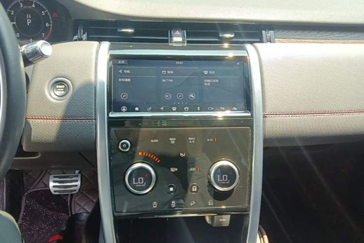 Used Land Rover Discovery Sport 2021 249 PS R-Dynamic S Performance Edition Audio And AC Panel