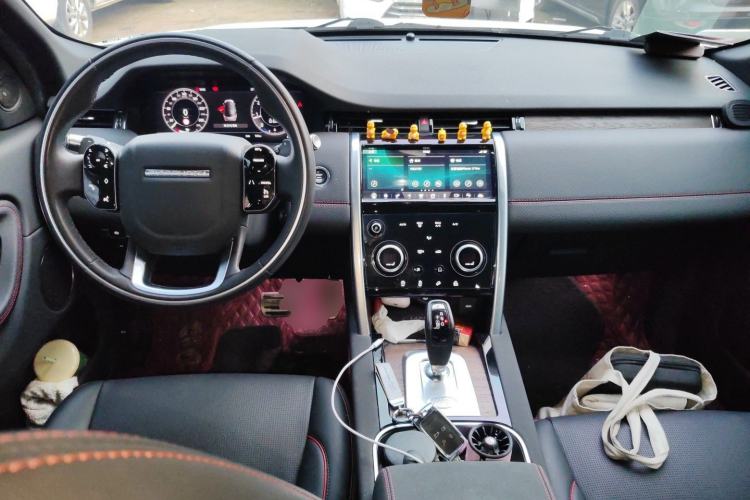 Used Land Rover Discovery Sport 2021 249 PS R-Dynamic S Performance Edition Center Console