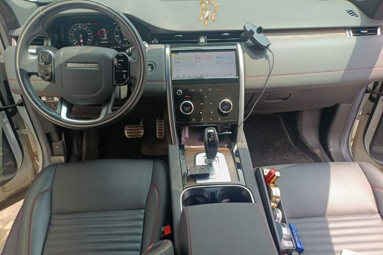 Used Land Rover Discovery Sport 2021 249 PS R-Dynamic S Performance Edition Center Console
