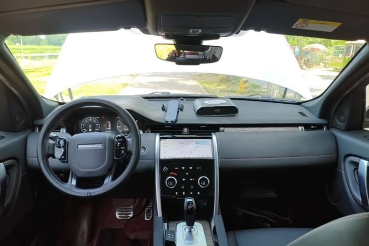 Used Land Rover Discovery Sport 2021 249 PS R-Dynamic S Performance Edition Center Console