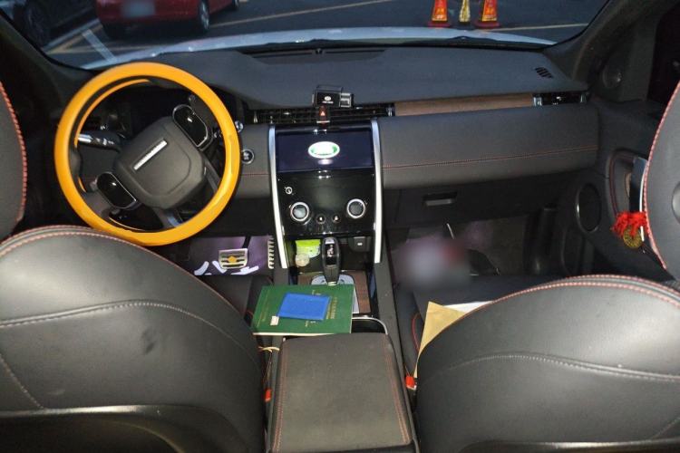 Used Land Rover Discovery Sport 2021 249 PS R-Dynamic S Performance Edition Center Console