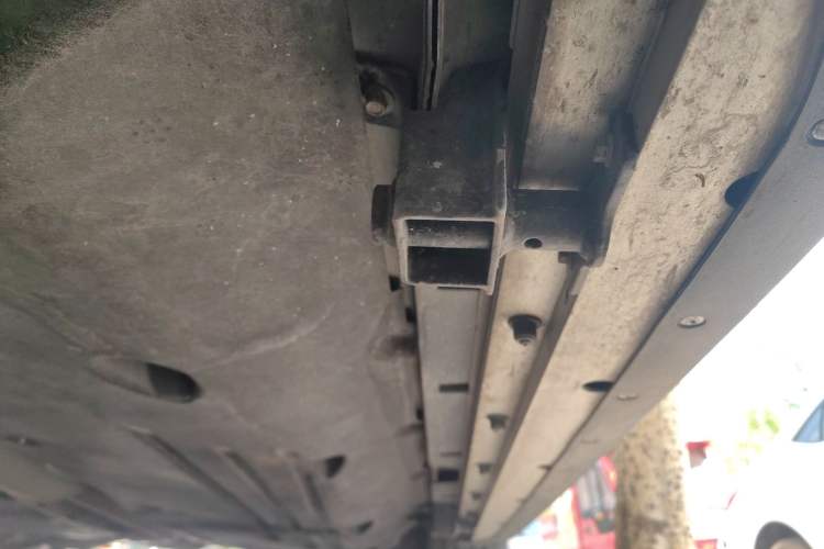 Used Land Rover Discovery Sport 2021 200 PS Family Edition Chassis Front Left
