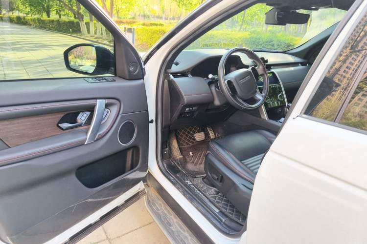 Used Land Rover Discovery Sport 2021 249 PS R-Dynamic S Performance Edition Driver Seat