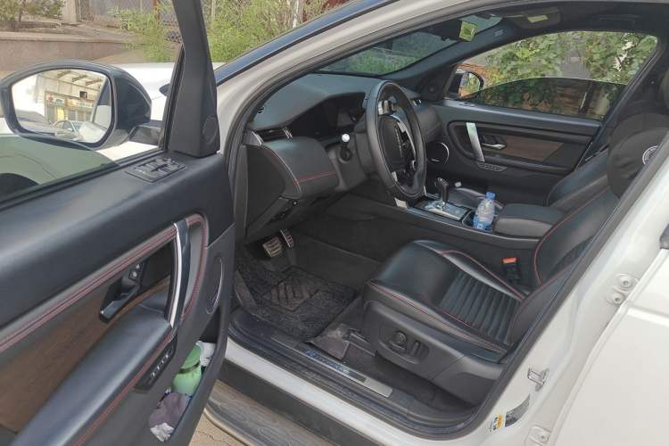 Used Land Rover Discovery Sport 2021 249 PS R-Dynamic HSE Luxury Custom Edition Driver Seat
