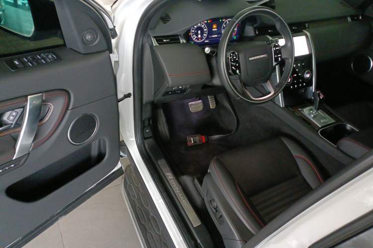 Used Land Rover Discovery Sport 2021 249 PS R-Dynamic SE Performance Tech Edition 5 Seats Driver Seat