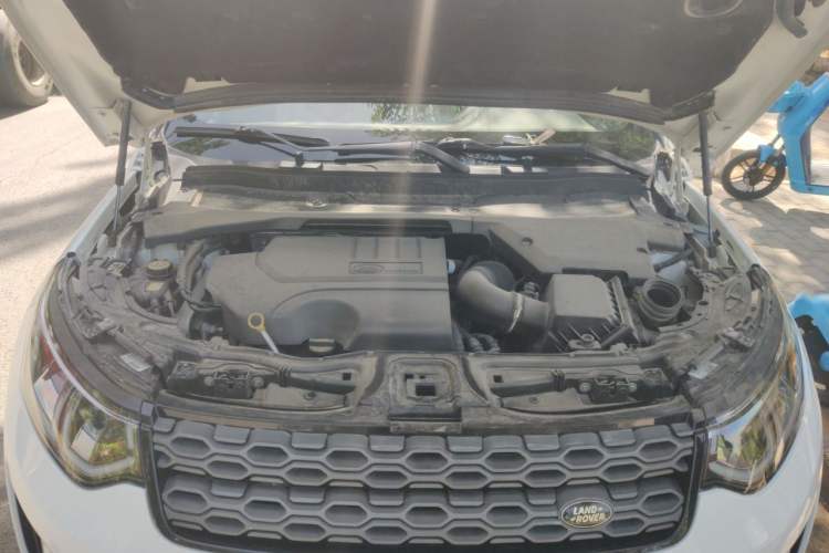 Used Land Rover Discovery Sport 2021 249 PS R-Dynamic S Performance Edition Engine Bay