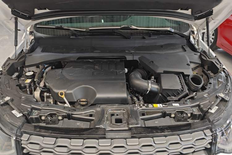 Used Land Rover Discovery Sport 2021 249 PS R-Dynamic S Performance Edition Engine Bay