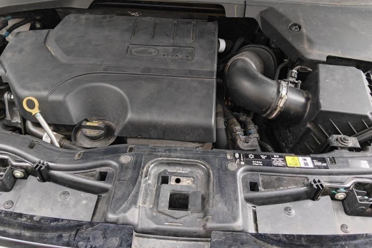 Used Land Rover Discovery Sport 2021 249 PS R-Dynamic S Performance Edition Engine Bay