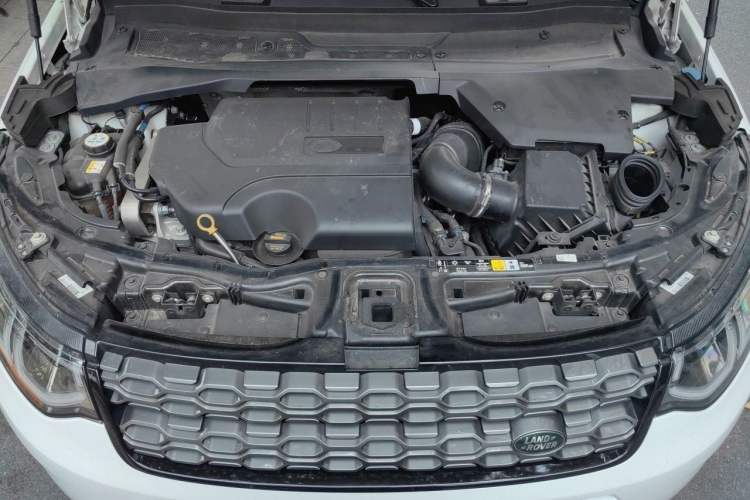 Used Land Rover Discovery Sport 2021 249 PS R-Dynamic S Performance Edition Engine Bay