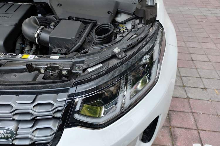 Used Land Rover Discovery Sport 2021 249 PS R-Dynamic S Performance Edition Engine Bay Left