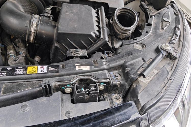 Used Land Rover Discovery Sport 2021 249 PS R-Dynamic S Performance Edition Engine Bay Left