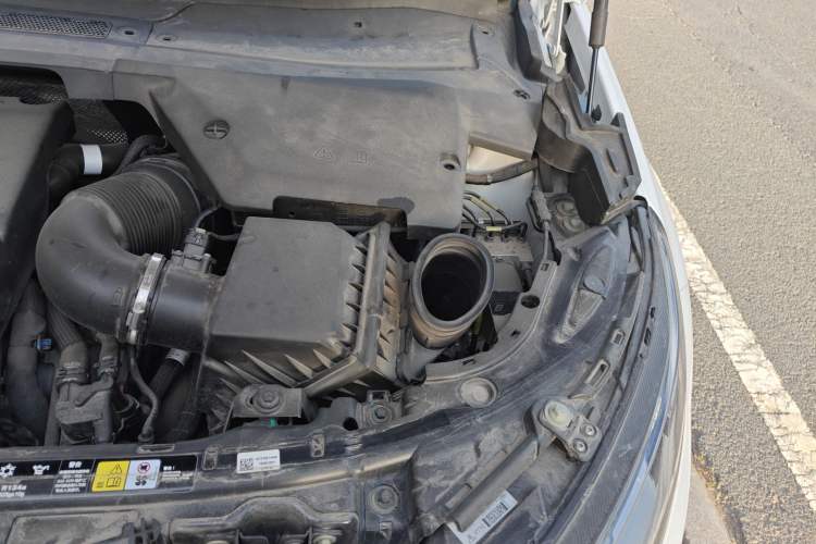 Used Land Rover Discovery Sport 2021 249 PS R-Dynamic S Performance Edition Engine Bay Left
