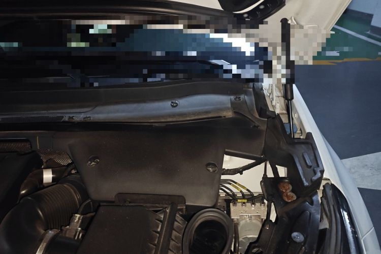 Used Land Rover Discovery Sport 2021 249 PS R-Dynamic S Performance Edition Engine Bay Left