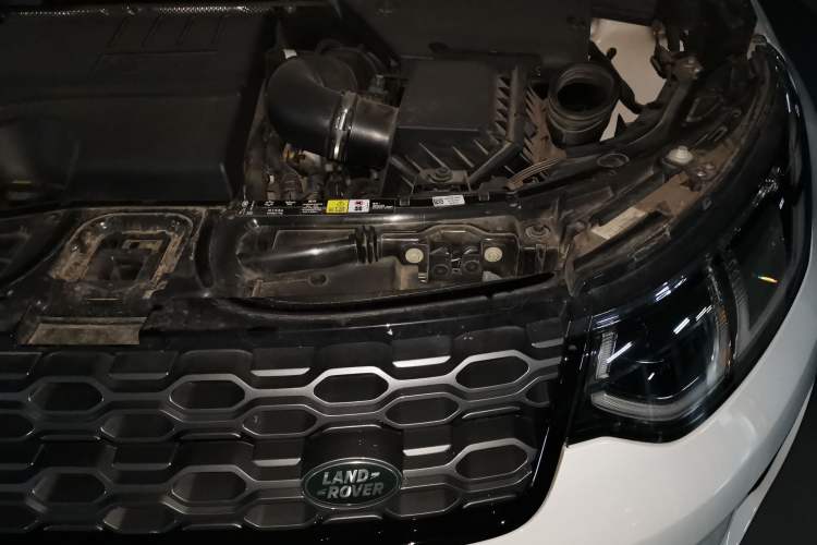 Used Land Rover Discovery Sport 2021 249 PS R-Dynamic S Performance Edition Engine Bay Left