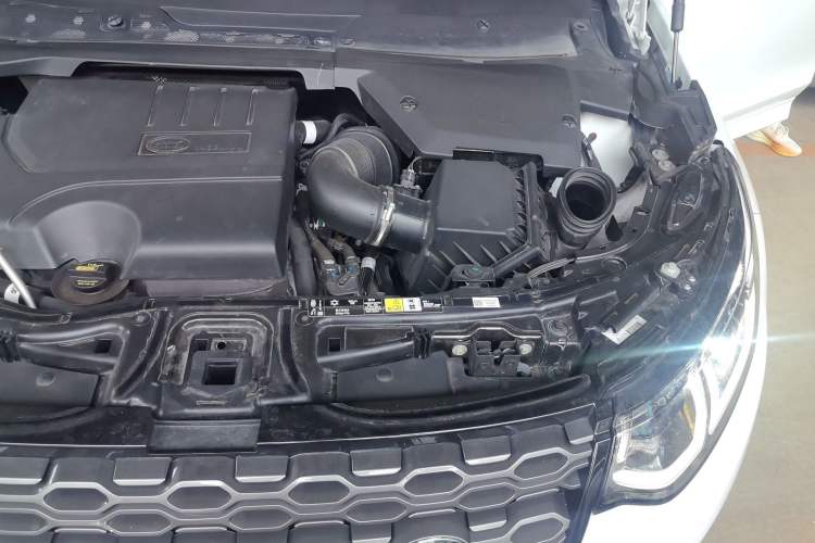 Used Land Rover Discovery Sport 2021 249 PS R-Dynamic S Performance Edition Engine Bay Left