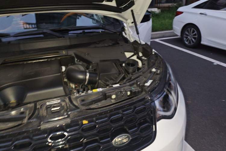 Used Land Rover Discovery Sport 2021 249 PS R-Dynamic S Performance Edition Engine Bay Left
