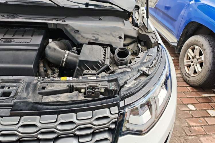 Used Land Rover Discovery Sport 2021 249 PS R-Dynamic S Performance Edition Engine Bay Left