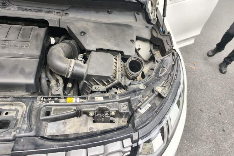 Used Land Rover Discovery Sport 2021 249 PS R-Dynamic S Performance Edition Engine Bay Left