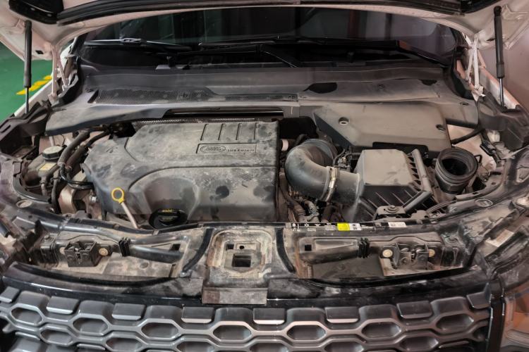 Used Land Rover Discovery Sport 2021 249 PS R-Dynamic S Performance Edition Engine Bay