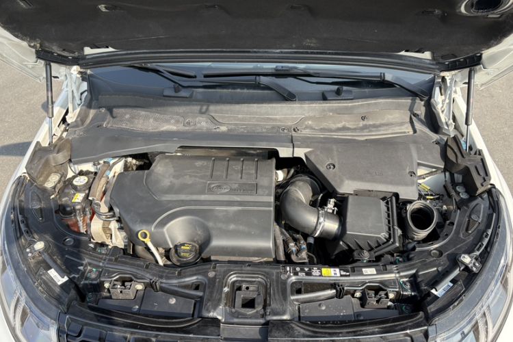 Used Land Rover Discovery Sport 2021 249 PS R-Dynamic S Performance Edition Engine Bay