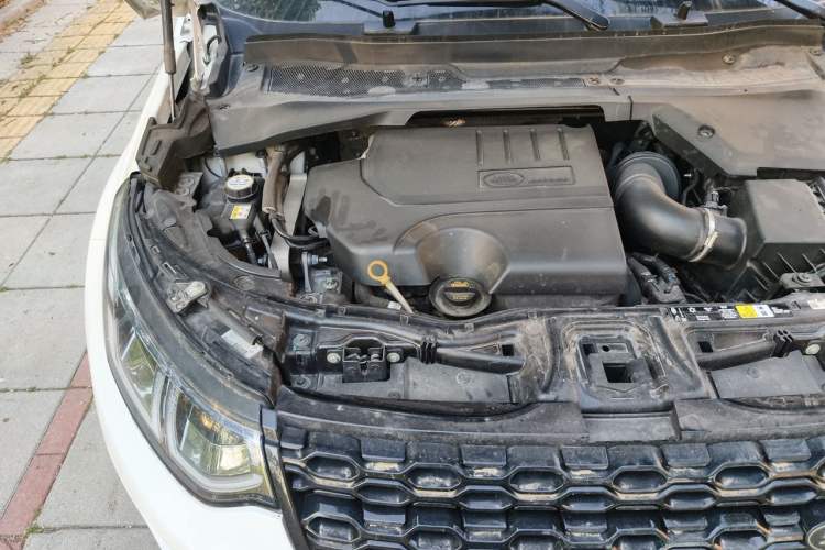 Used Land Rover Discovery Sport 2021 249 PS R-Dynamic S Performance Edition Engine Bay Right