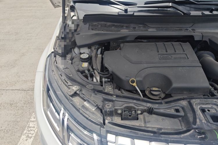 Used Land Rover Discovery Sport 2021 200 PS Family Edition Engine Bay Right