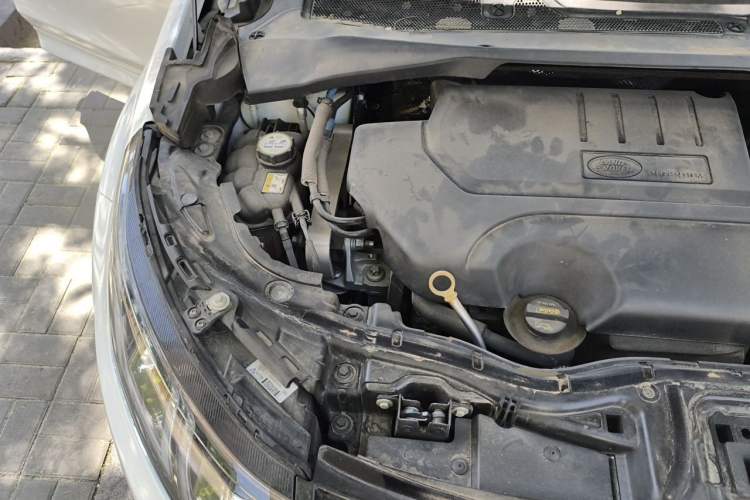 Used Land Rover Discovery Sport 2021 249 PS R-Dynamic SE Performance Tech Edition 5 Seats Engine Bay Right