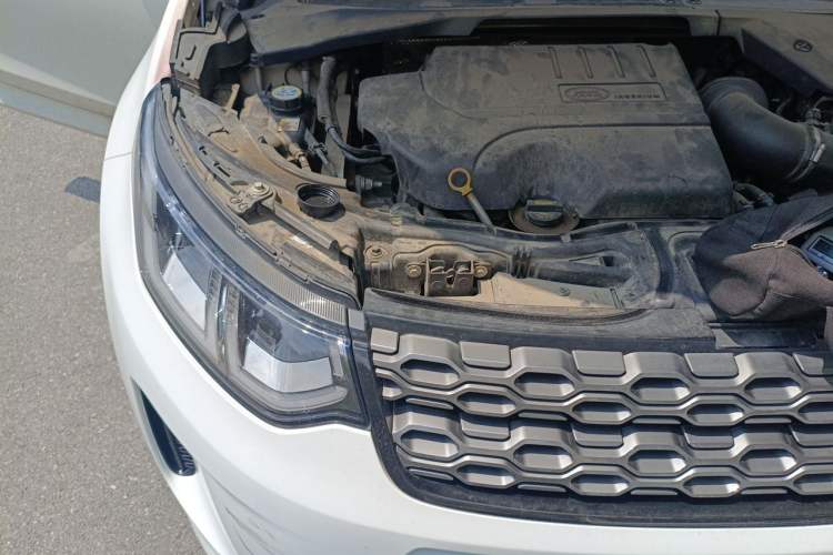 Used Land Rover Discovery Sport 2021 249 PS R-Dynamic S Performance Edition Engine Bay Right