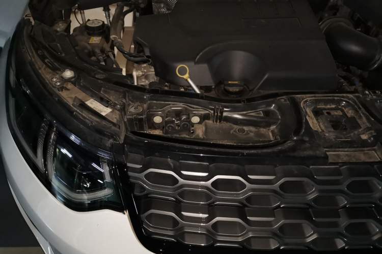 Used Land Rover Discovery Sport 2021 249 PS R-Dynamic S Performance Edition Engine Bay Right