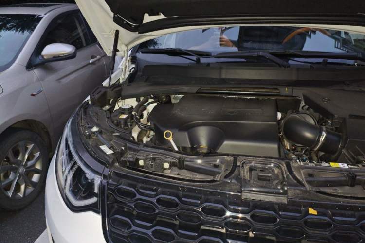 Used Land Rover Discovery Sport 2021 249 PS R-Dynamic S Performance Edition Engine Bay Right