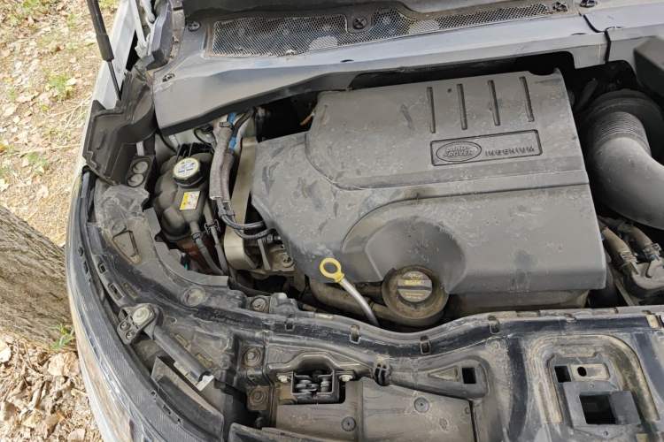Used Land Rover Discovery Sport 2021 249 PS R-Dynamic S Performance Edition Engine Bay Right