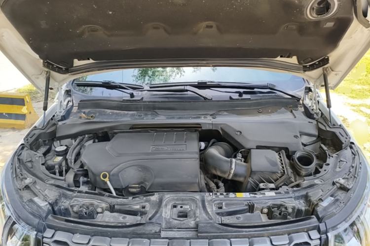 Used Land Rover Discovery Sport 2021 249 PS R-Dynamic S Performance Edition Engine Bay