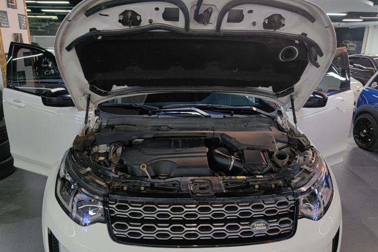 Used Land Rover Discovery Sport 2021 249 PS R-Dynamic S Performance Edition Engine Bay