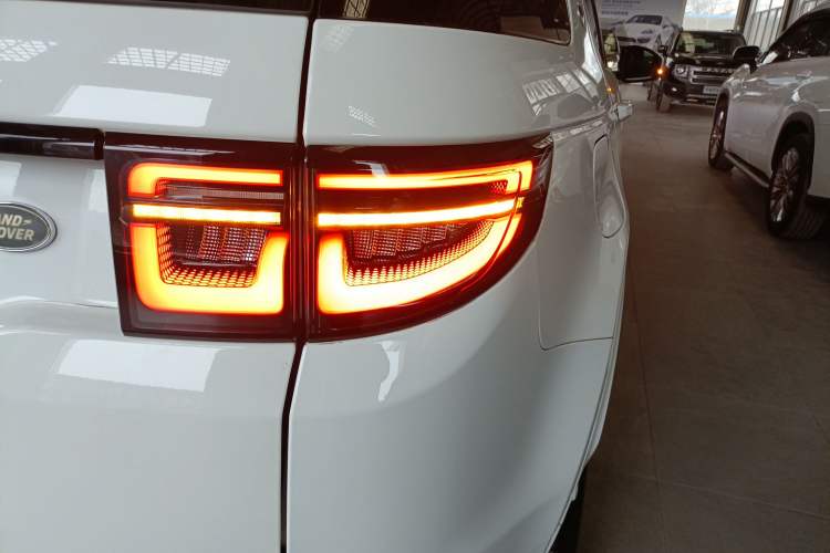 Used Land Rover Discovery Sport 2021 249 PS R-Dynamic SE Performance Tech Edition 5 Seats Exterior 3