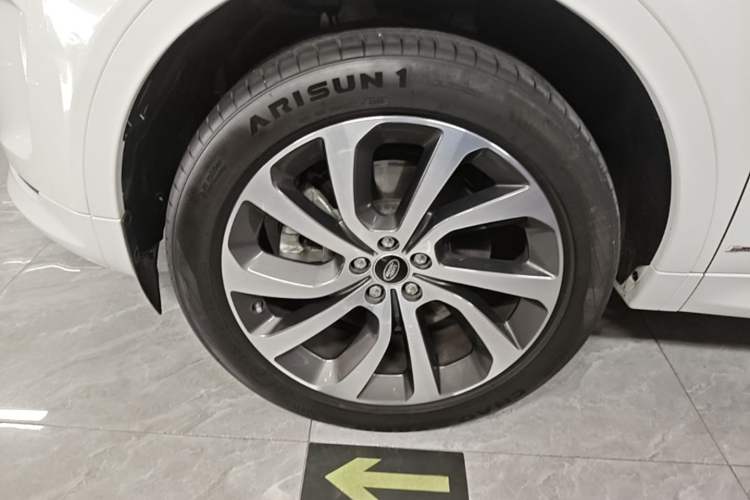 Used Land Rover Discovery Sport 2021 249 PS R-Dynamic S Performance Edition Exterior 4