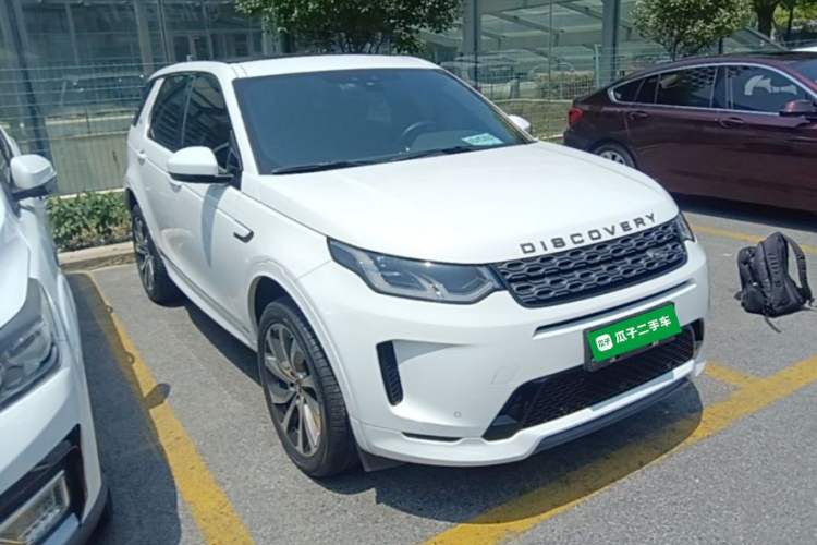 Used Land Rover Discovery Sport 2021 249 PS R-Dynamic S Performance Edition Front Right 45 Deg