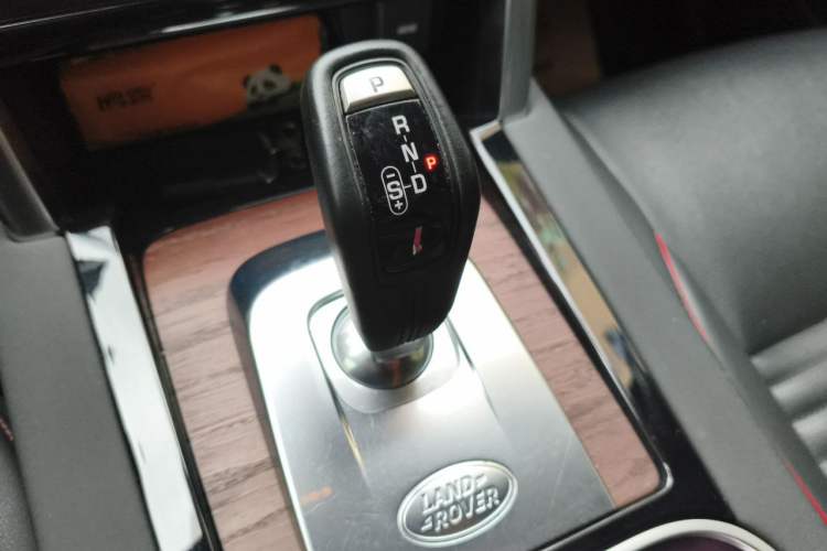 Used Land Rover Discovery Sport 2021 249 PS R-Dynamic S Performance Edition Gear Lever