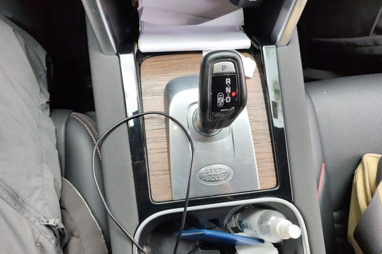 Used Land Rover Discovery Sport 2021 249 PS R-Dynamic S Performance Edition Gear Lever