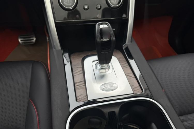 Used Land Rover Discovery Sport 2021 249 PS R-Dynamic SE Performance Tech Edition 5 Seats Gear Lever