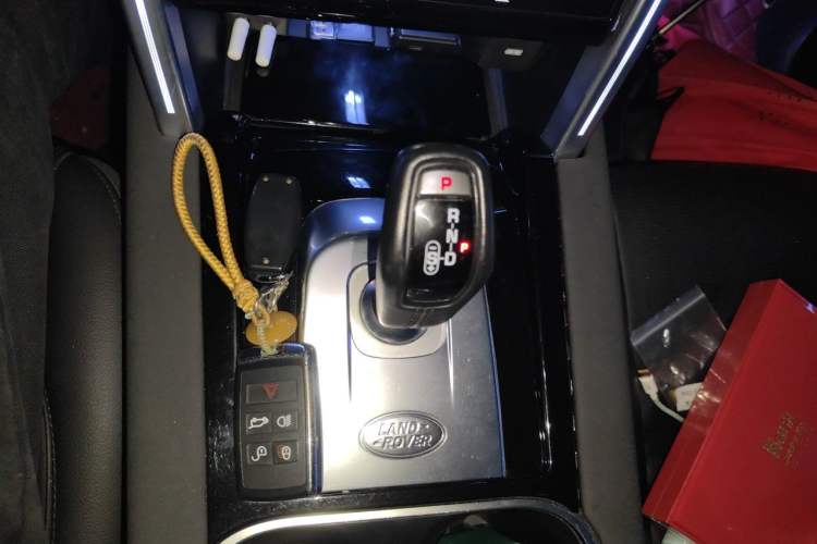 Used Land Rover Discovery Sport 2021 200 PS Family Edition Gear Lever