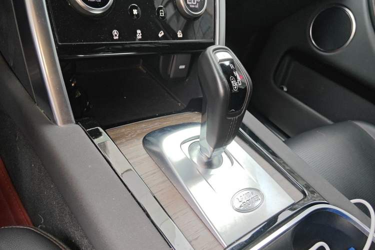 Used Land Rover Discovery Sport 2021 249 PS R-Dynamic S Performance Edition Gear Lever