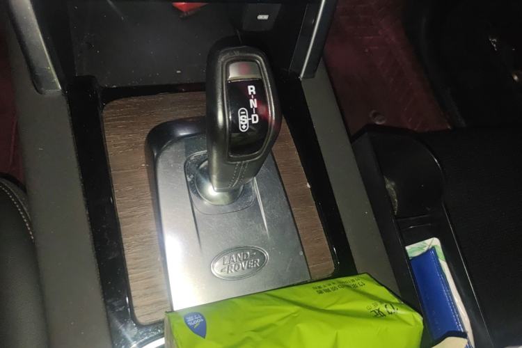 Used Land Rover Discovery Sport 2021 249 PS R-Dynamic S Performance Edition Gear Lever