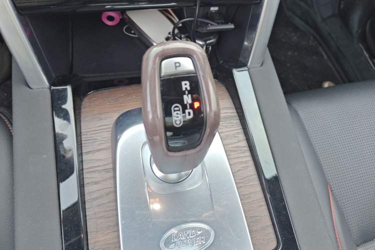 Used Land Rover Discovery Sport 2021 249 PS R-Dynamic S Performance Edition Gear Lever