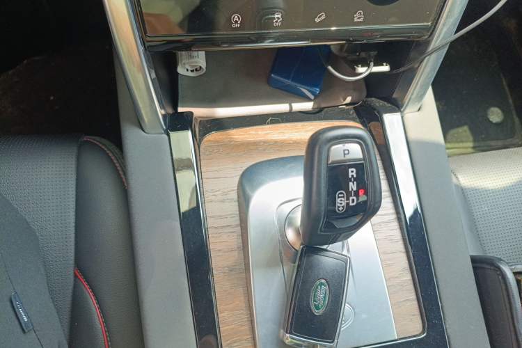 Used Land Rover Discovery Sport 2021 249 PS R-Dynamic S Performance Edition Gear Lever