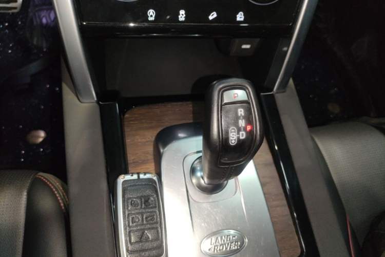 Used Land Rover Discovery Sport 2021 249 PS R-Dynamic S Performance Edition Gear Lever