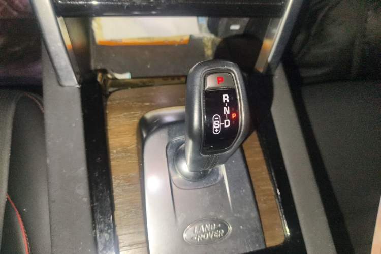 Used Land Rover Discovery Sport 2021 249 PS R-Dynamic S Performance Edition Gear Lever