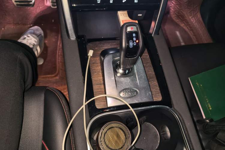 Used Land Rover Discovery Sport 2021 249 PS R-Dynamic S Performance Edition Gear Lever