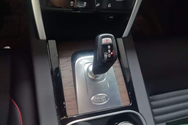 Used Land Rover Discovery Sport 2021 249 PS R-Dynamic S Performance Edition Gear Lever